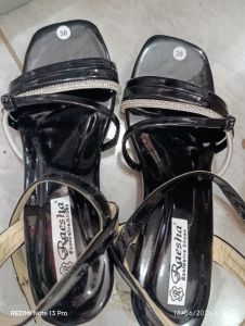 RAESHA - Heels Wanita 5cm Hitam - Size 40