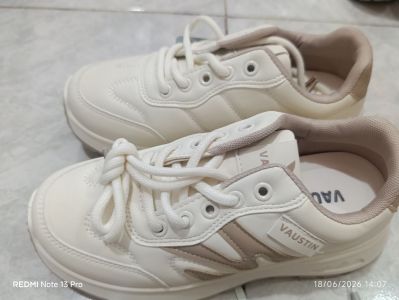 VAUSTIN V51 - Sepatu Warna Cream Size - 37