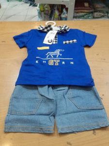 Setelan kaos kancing kerah