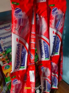 Sikat gigi Pepsodent 