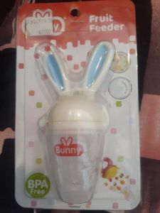 Bunny empeng buah kelinci