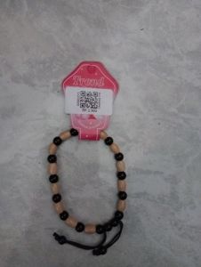 GELANG DEWASA TALI MOTE KAYU HITAM OVAL CREAM