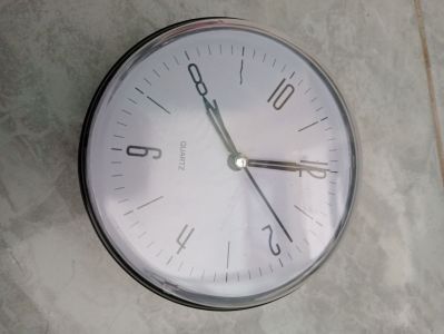 JAM WEKKER/ PUTIH