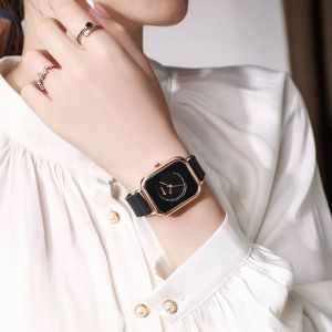  Jam Tangan Wanita A0190 Silicone Fashion Premium Watch Variasi: Pintu emas hitam