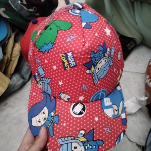 Topi Marvel Cornics Merah 