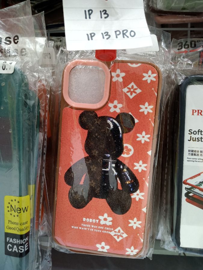 Boneka iPhone 13