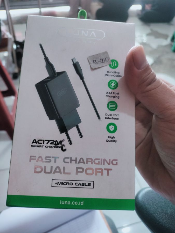 Charger Luna AC172M BLACK 2.4A micro