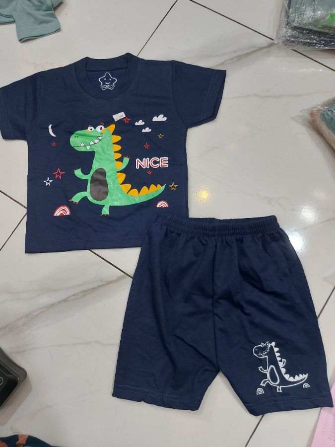 Setelan kaos tom star
