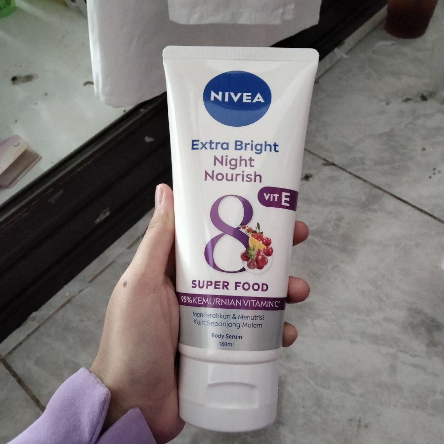 Nivea Extra Bright Night Nourish 180ml