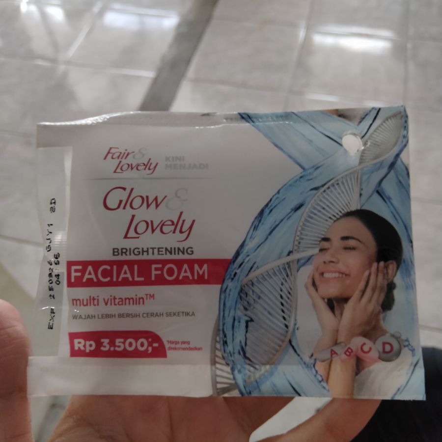 Fair & Lovely Glow & Lovely Facial Foam
