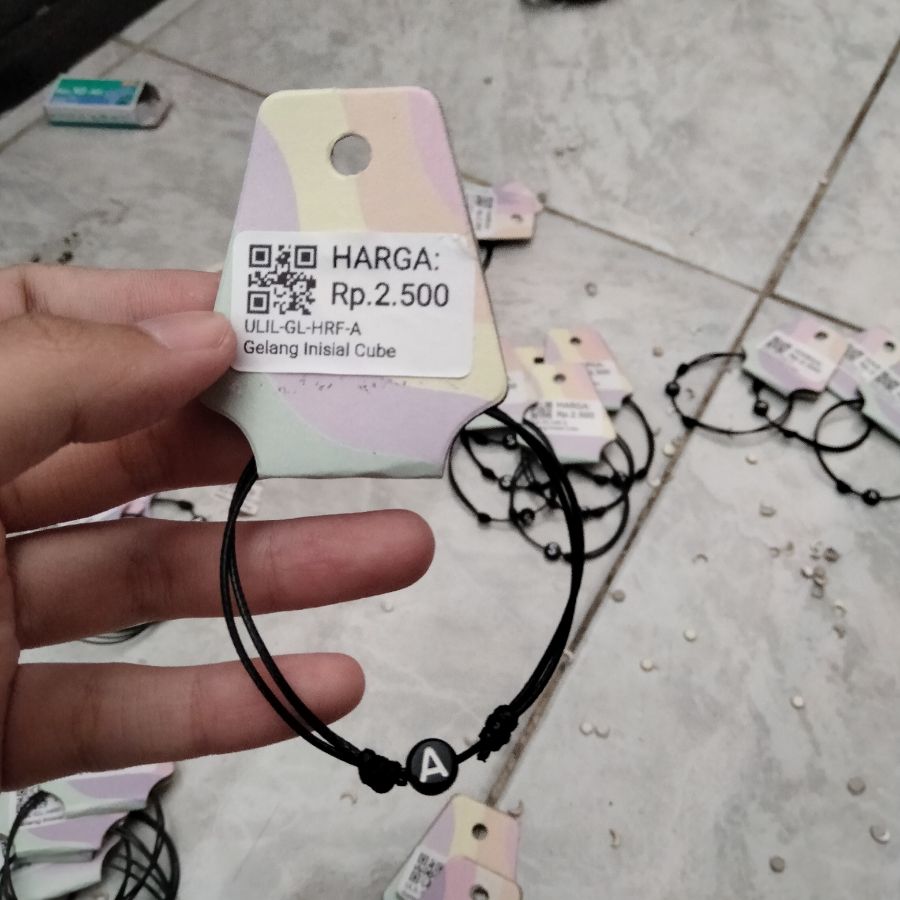 Gelang Inisial Cube/  A