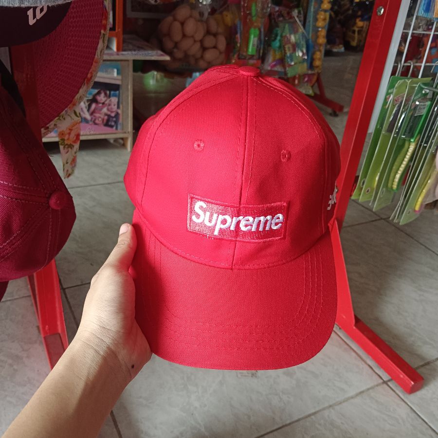 Topi Baseball Supreme Merah