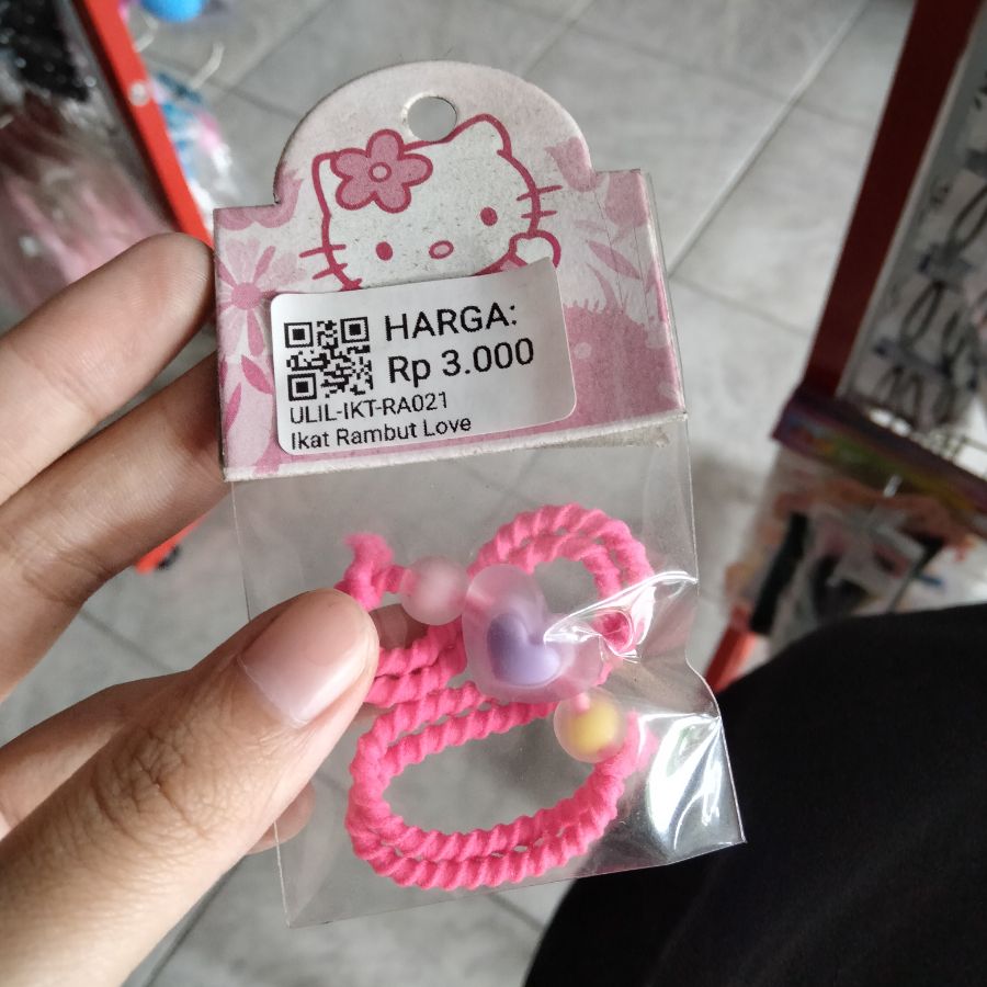 Ikat Rambut Love