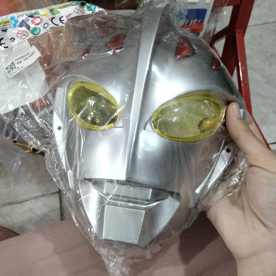 Topeng Ultraman 