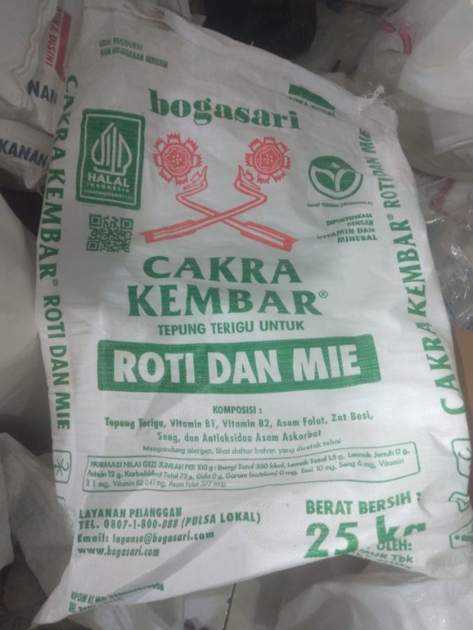 Tepung Terigu Cakra Kembang hijau