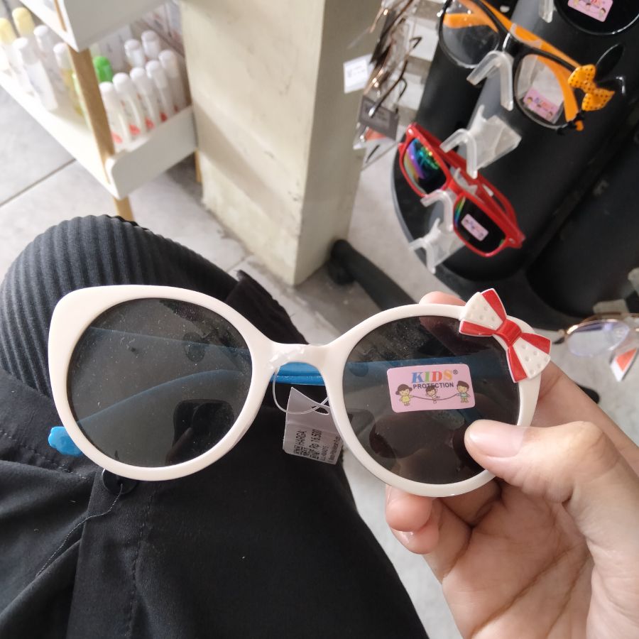 Kacamata Pita Merah Putih 