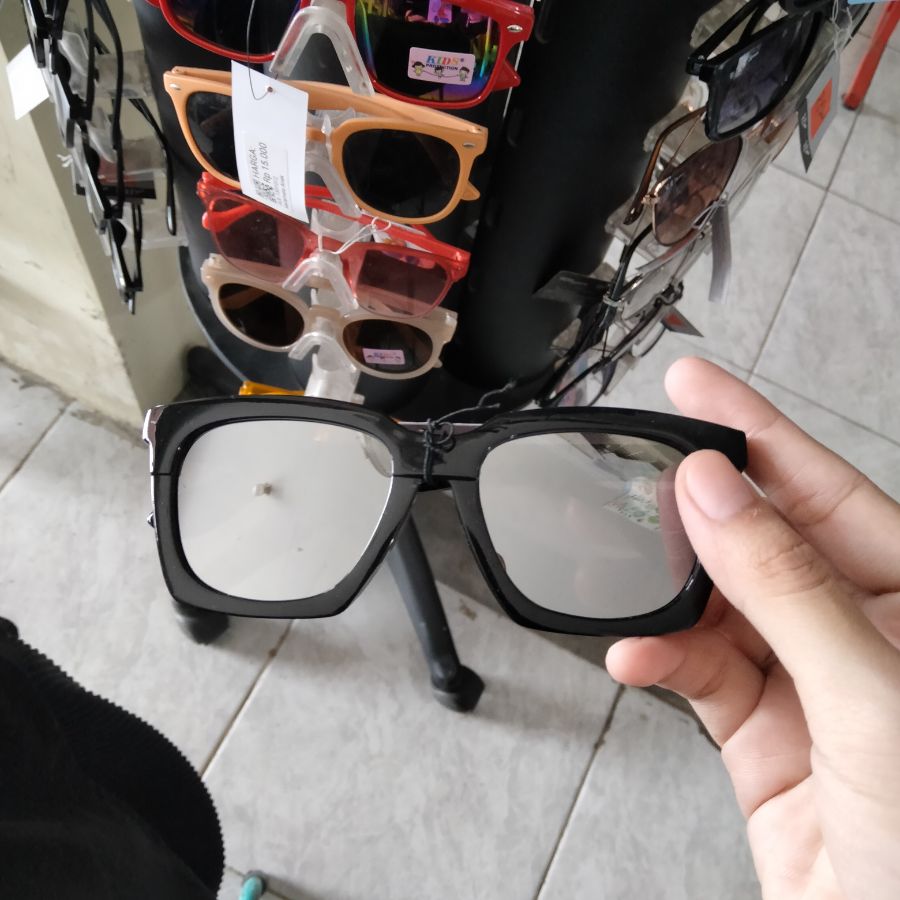 Kacamata Silver Hitam