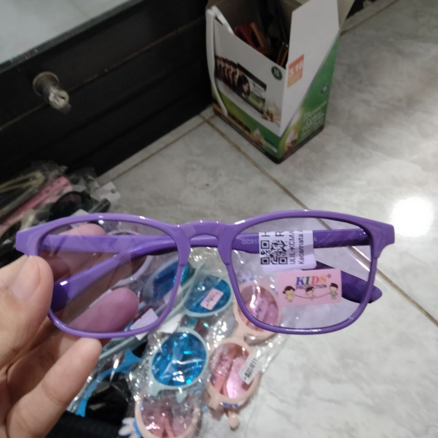 Kacamata Anak Ungu