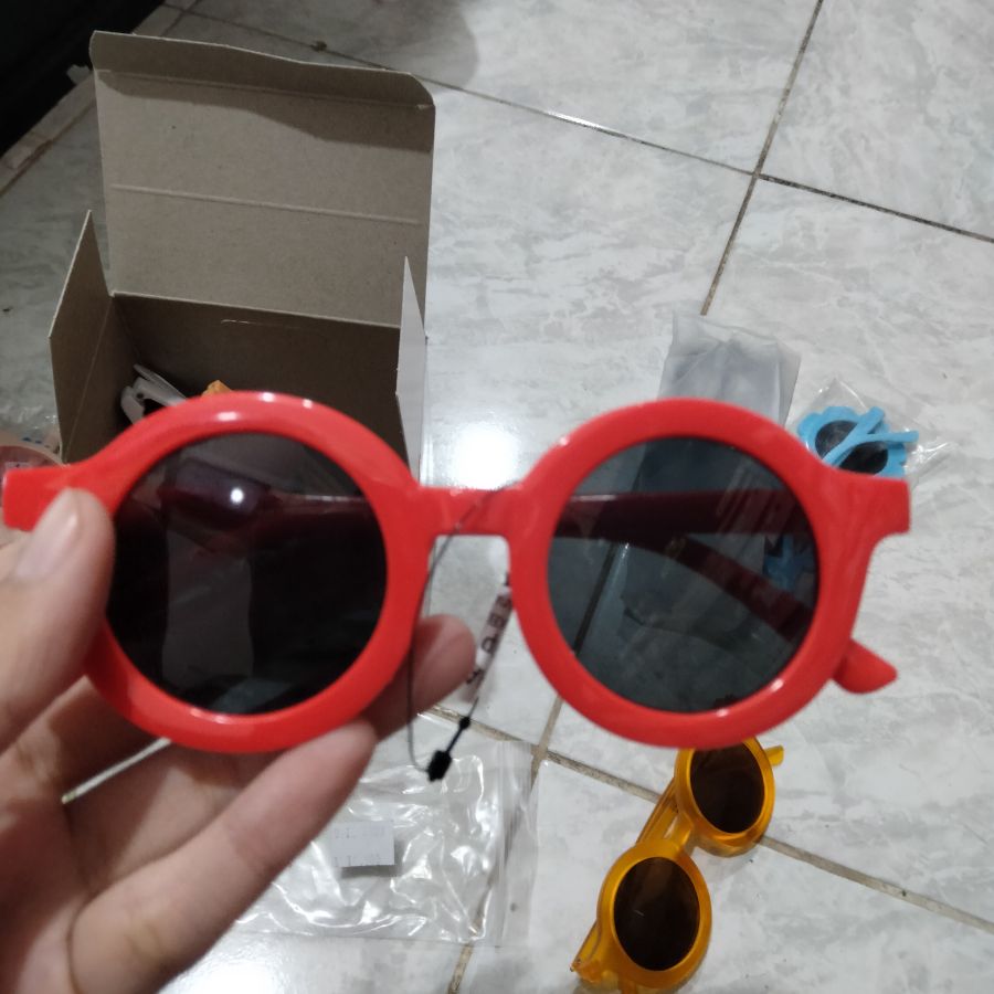 Kacamata Anak Merah