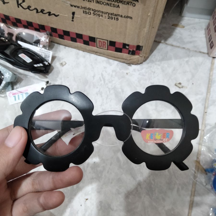 Kacamata Flowers Hitam 