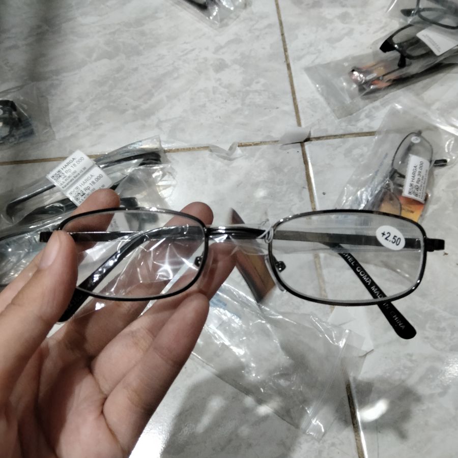 Kacamata Baca +2.50