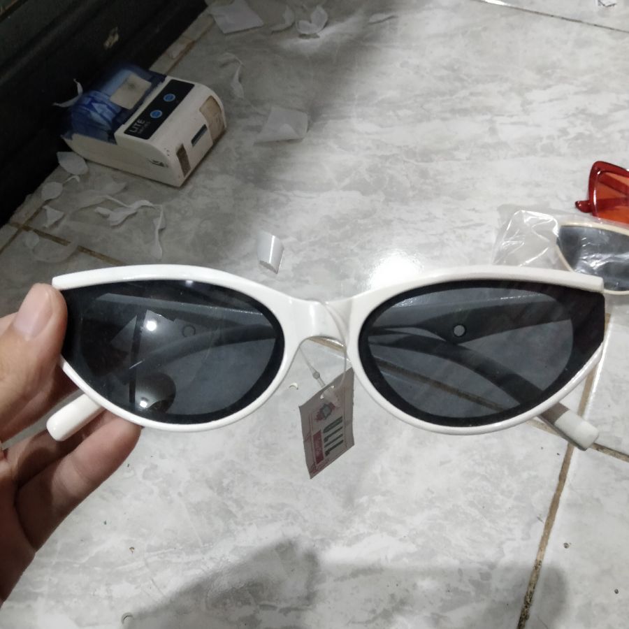 Kacamata Wanita Oval Putih 