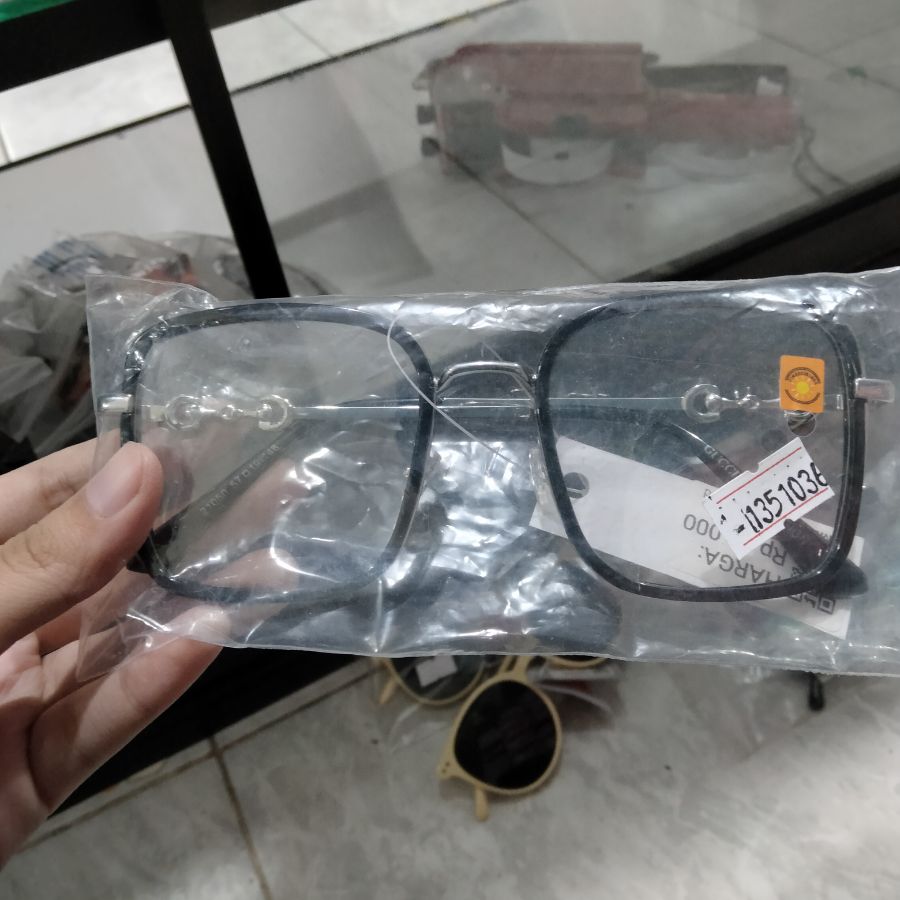 Kacamata Wanita Hitam 