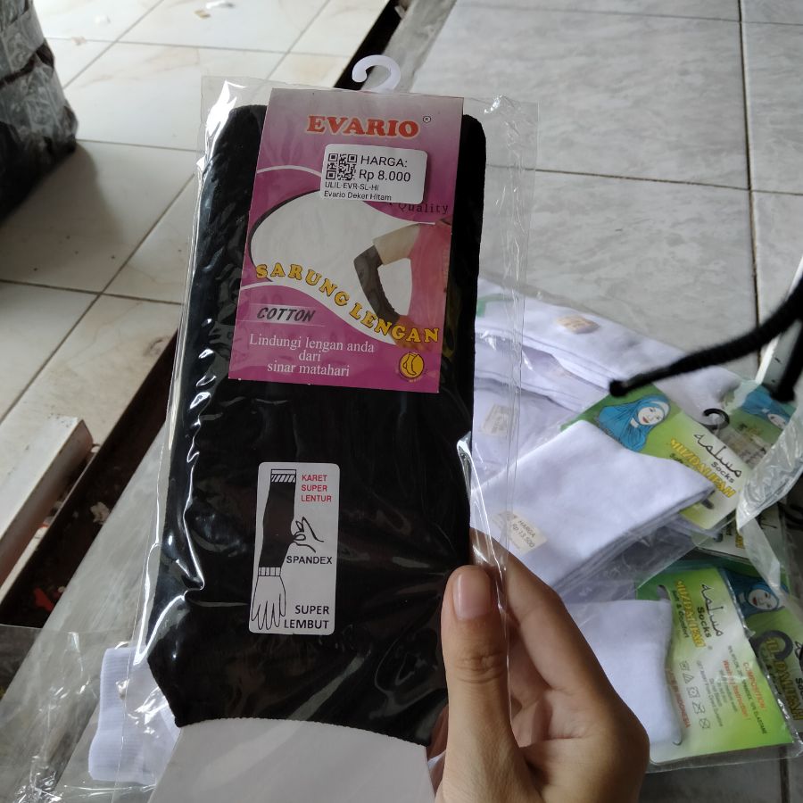 Evario Dekker hitam