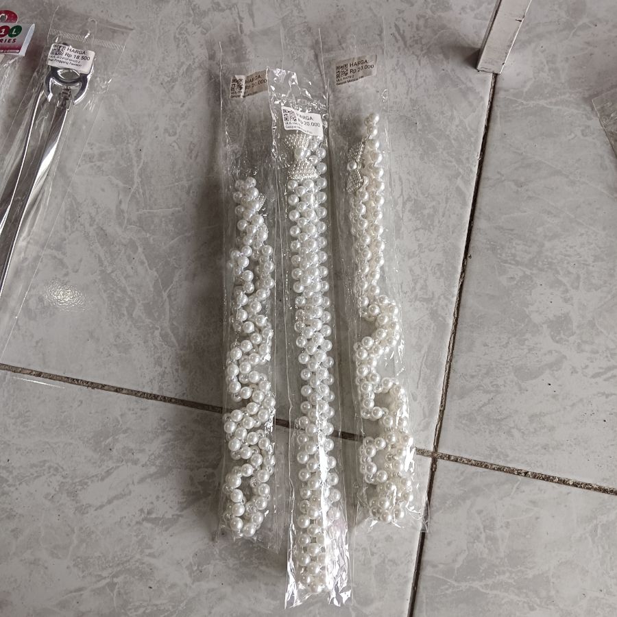Gesper Mutiara Pita