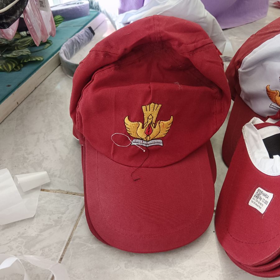 Topi SD Merah Polos