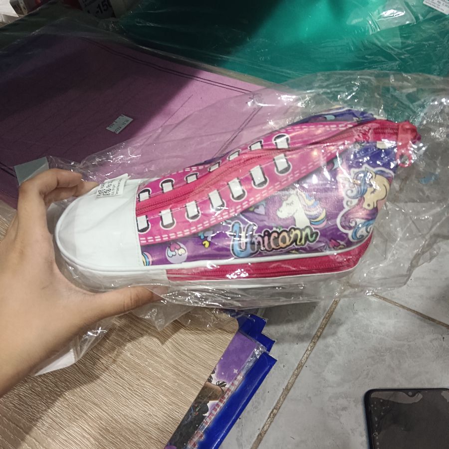 Tempat Pensil Sepatu