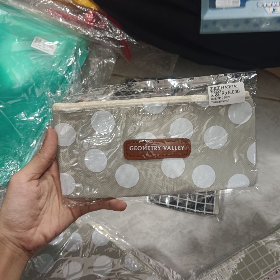 Tempat Pensil Geometri Valley Polka