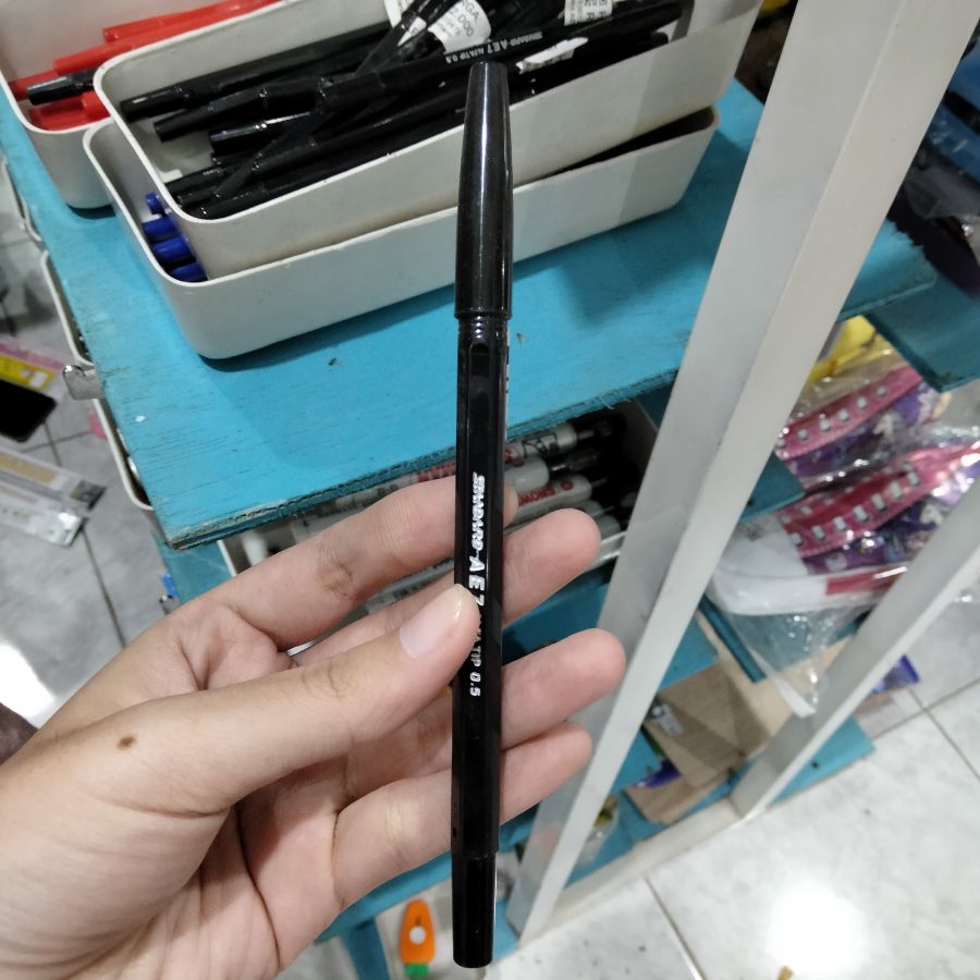 Bolpoin Standard AE7 Hitam 