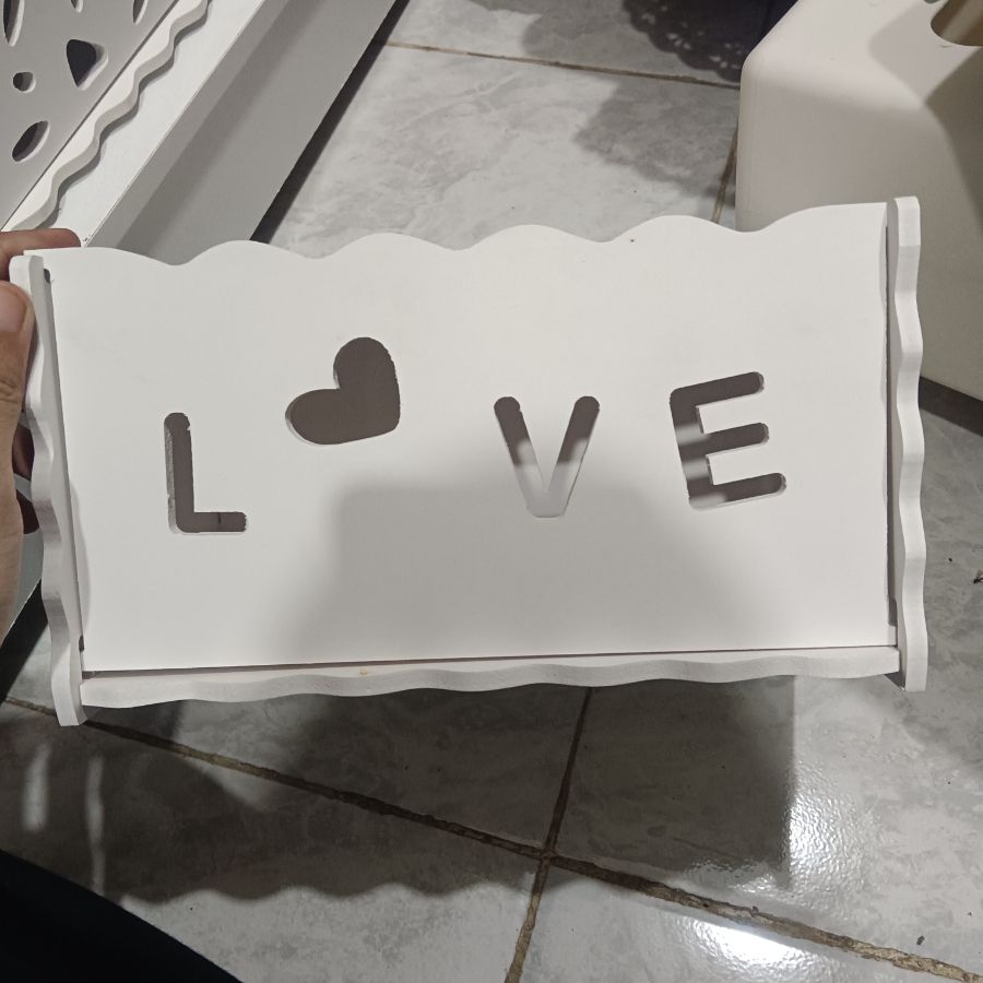 Kotak Tisu Love