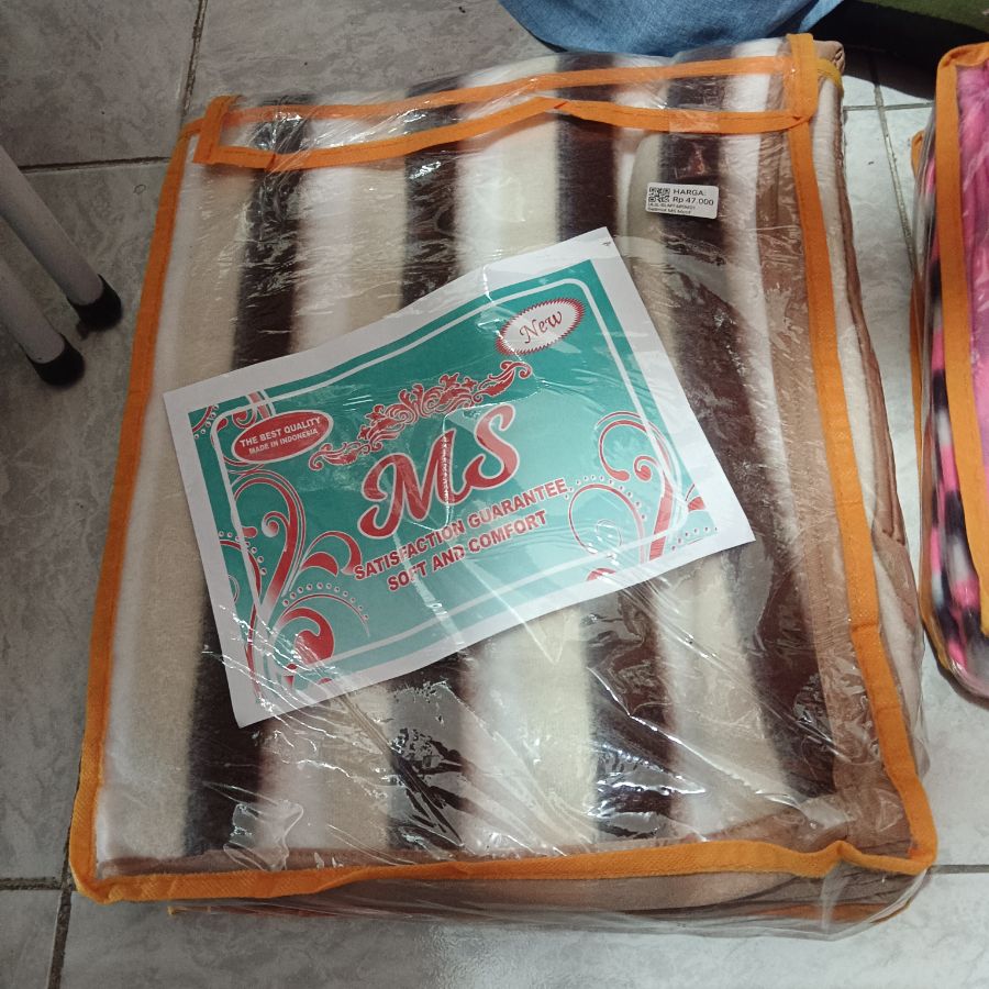 Selimut MS Motif Garis