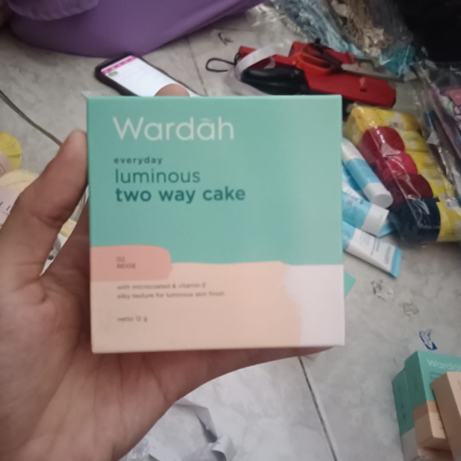 Wardah Everyday Luminous Two Way Cake No.02 Beige