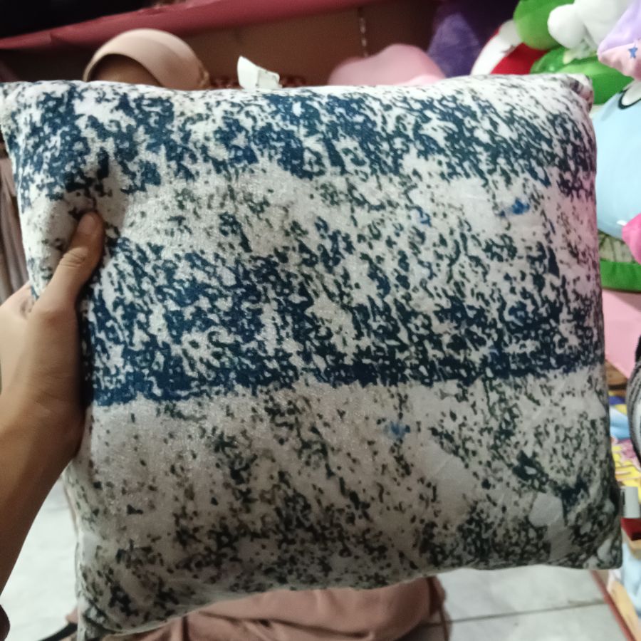 Bantal Motif Bercak