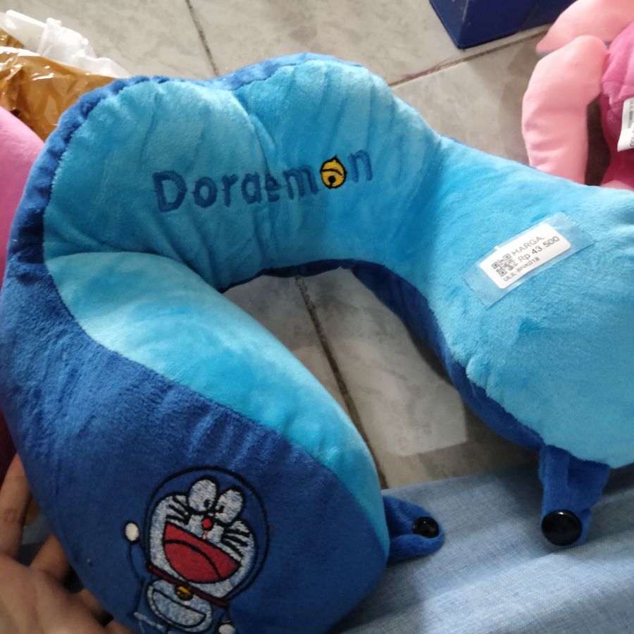 Boneka Bantal Leher Doraemon 