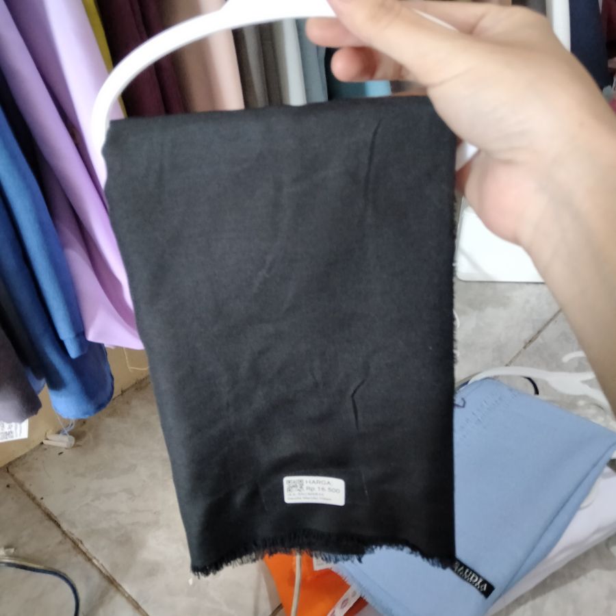 Saudia/ Hitam