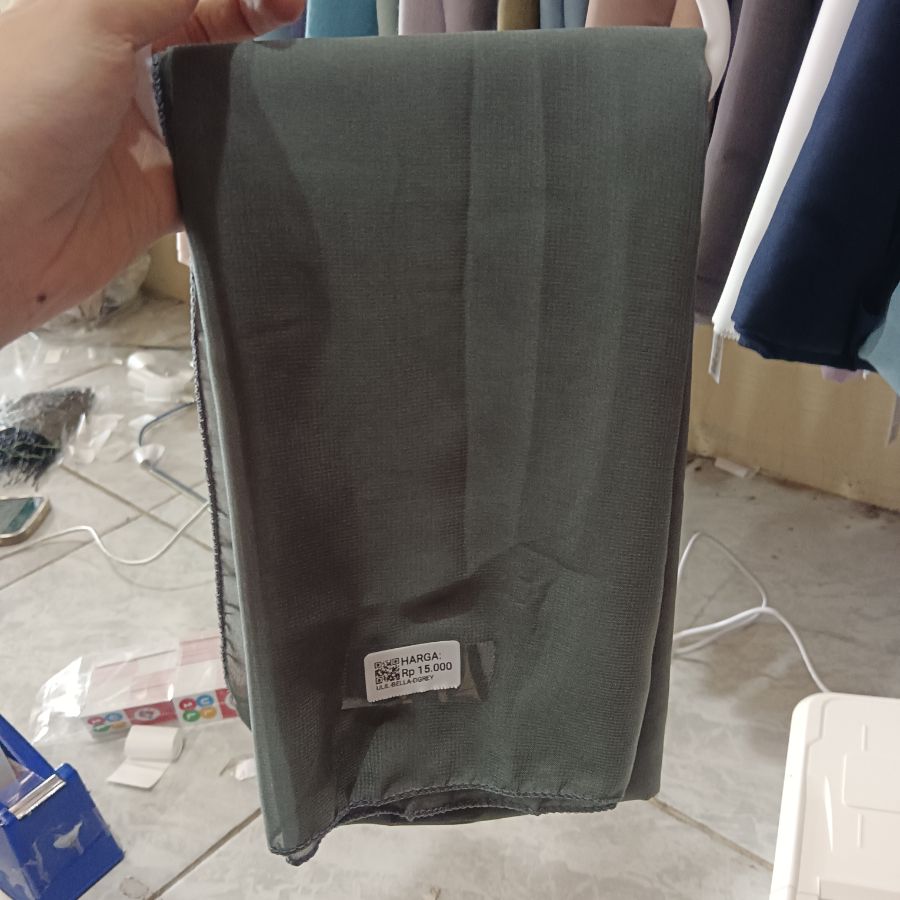 Bella Square/Dark Grey
