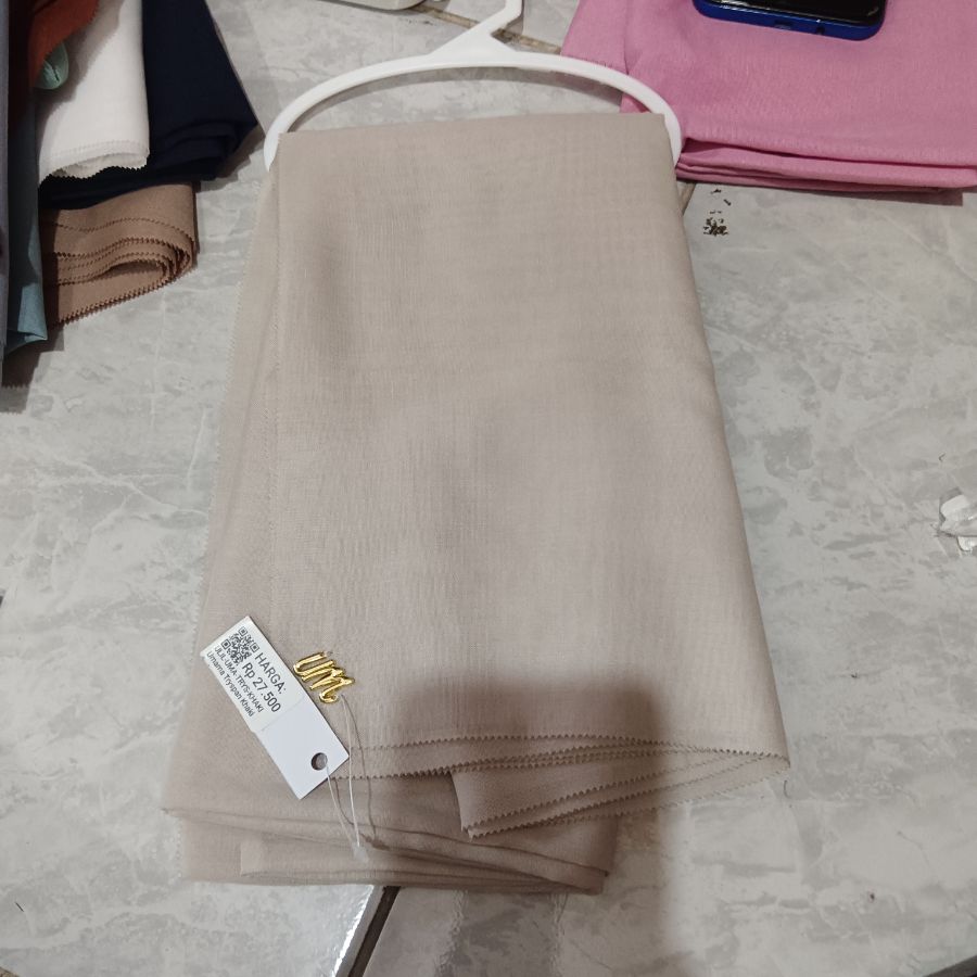 Umama Tryspan/Khaki