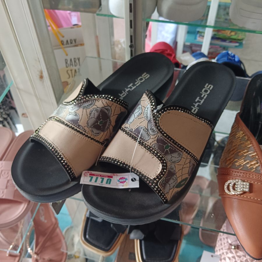 Sofia Slop Heels/Hitam/25.0