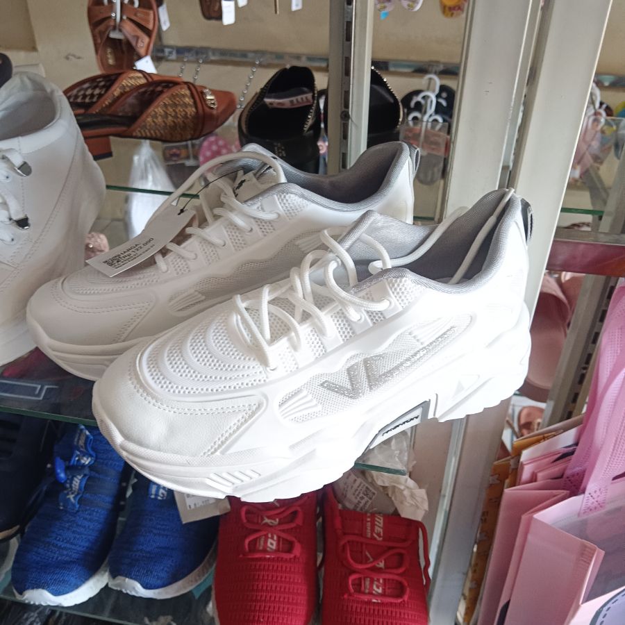 Sepatu Fashion Cani White/37