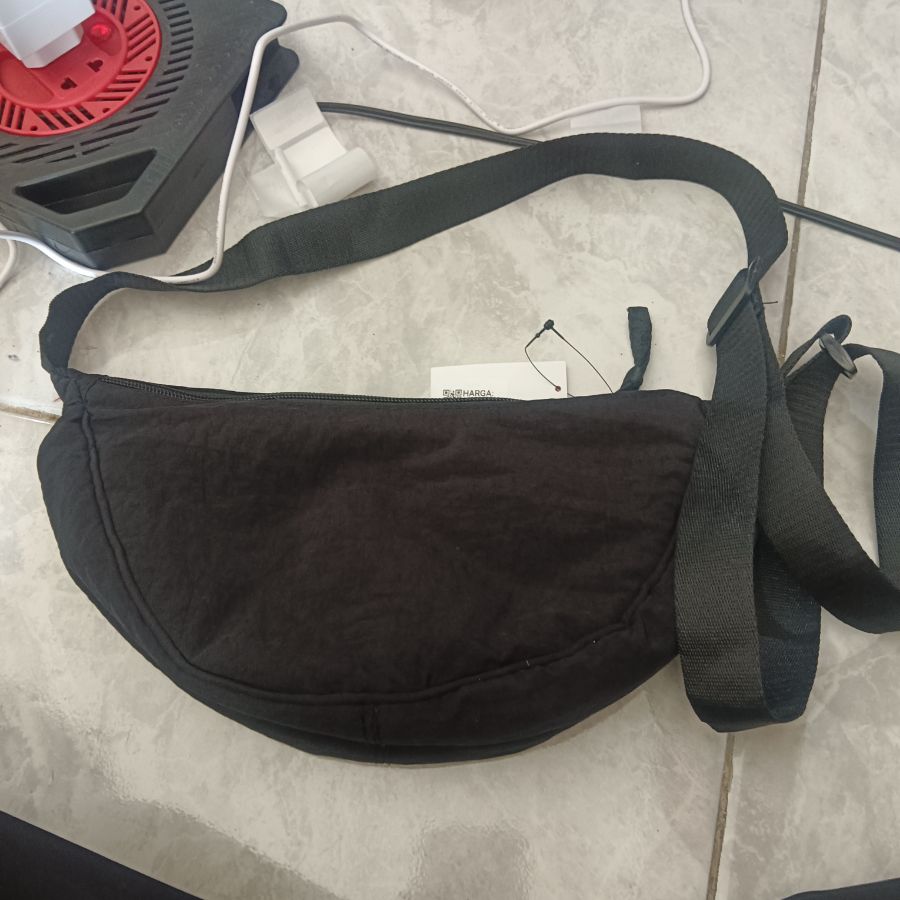 Tas Waistbag Cewek Polos/Hitam