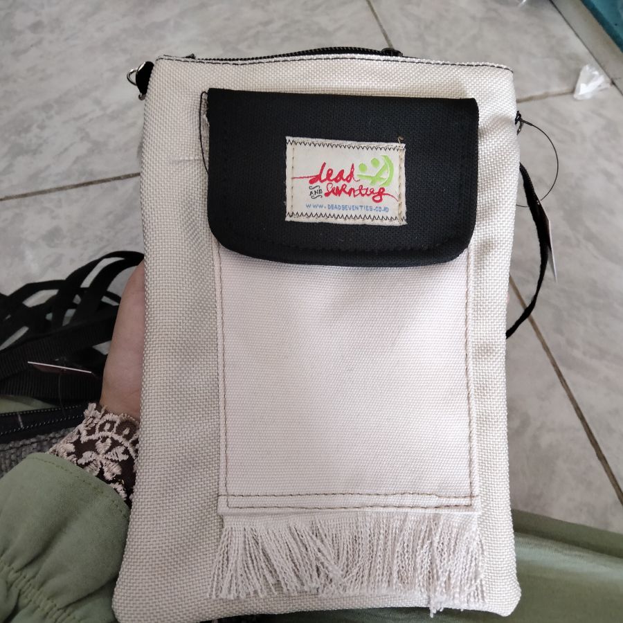 Slingbag Resleting Cream