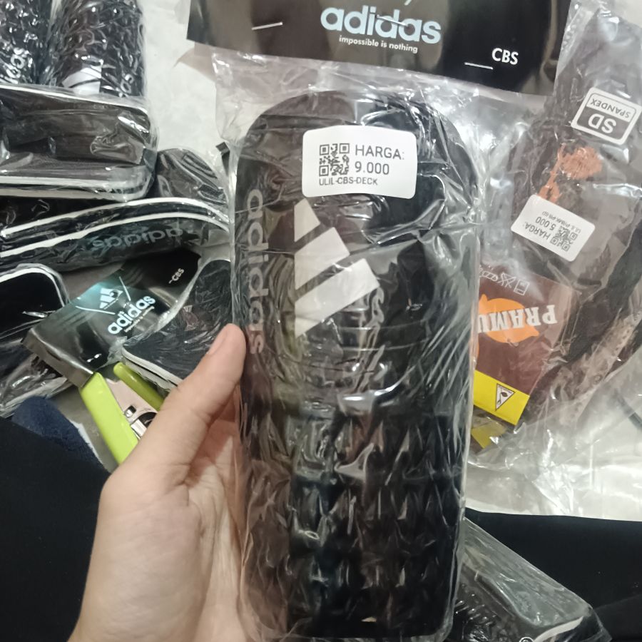 Deker Kaki Sepak Bola