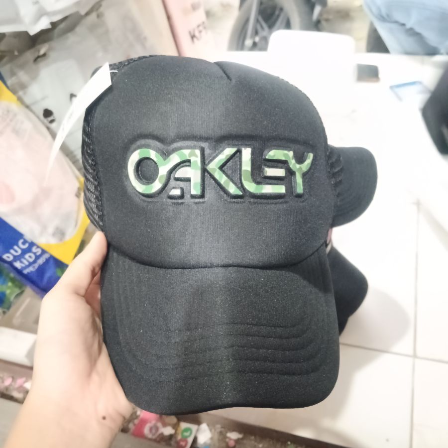 Topi Trucker Okley