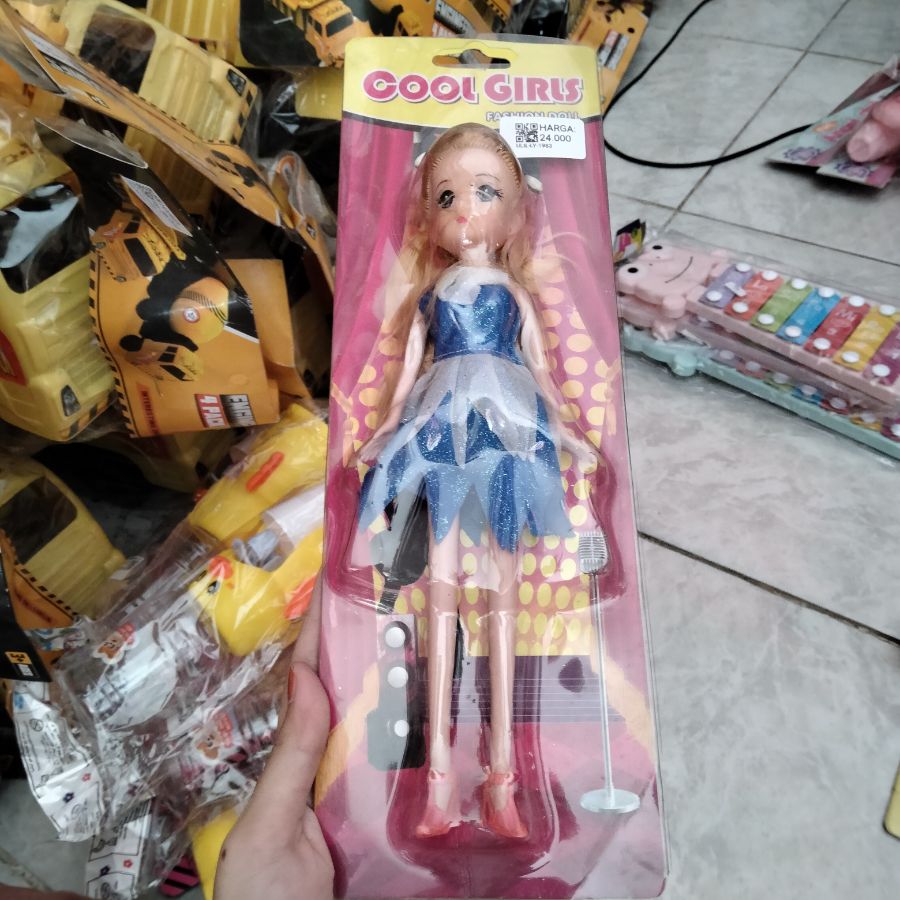 Cool Girls Fashion Doll