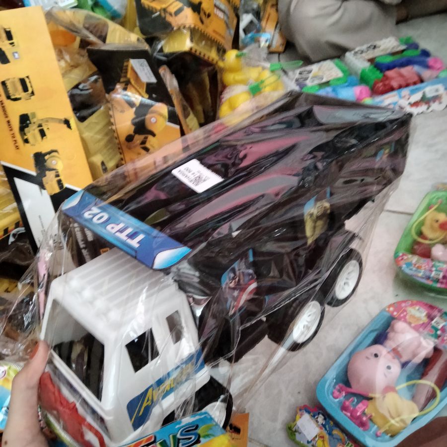 Mainan truck pasir 