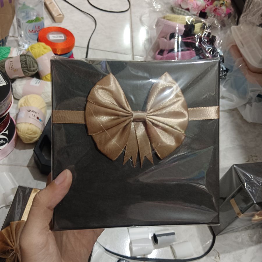 Box Kado Sedang Pita Kuning